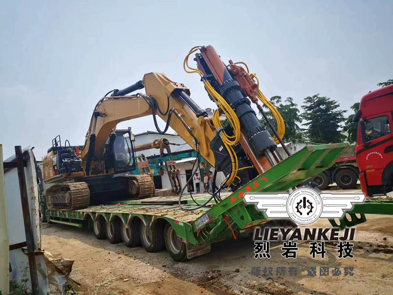 PL2000液壓漲裂石機(jī)發(fā)往客戶現(xiàn)場(chǎng)