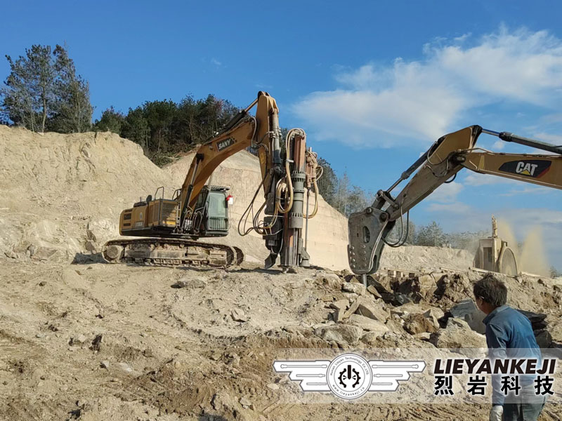 巖石靜態(tài)爆破設(shè)備劈裂機(jī)在河南